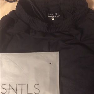 Esntls joggers